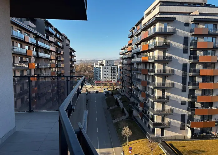 Altheda Living Sunstone - Luxury Apartment - Private Parking, Smart Tv, Huge Balcony And King Size Bed