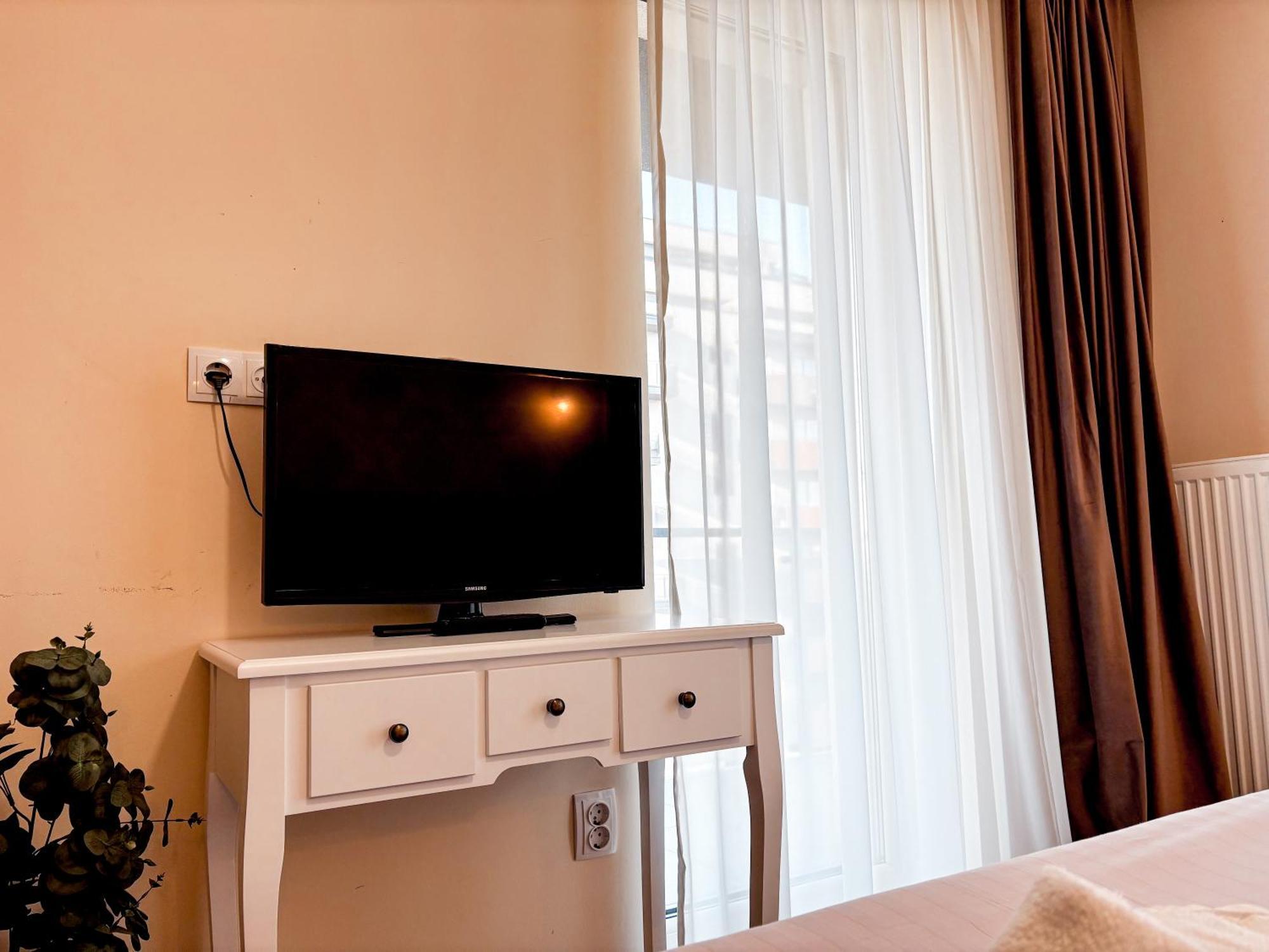 Altheda Living Sunstone - Luxury - Private Parking, Smart Tv, Huge Balcony And King Size Bed Cluj-Napoca